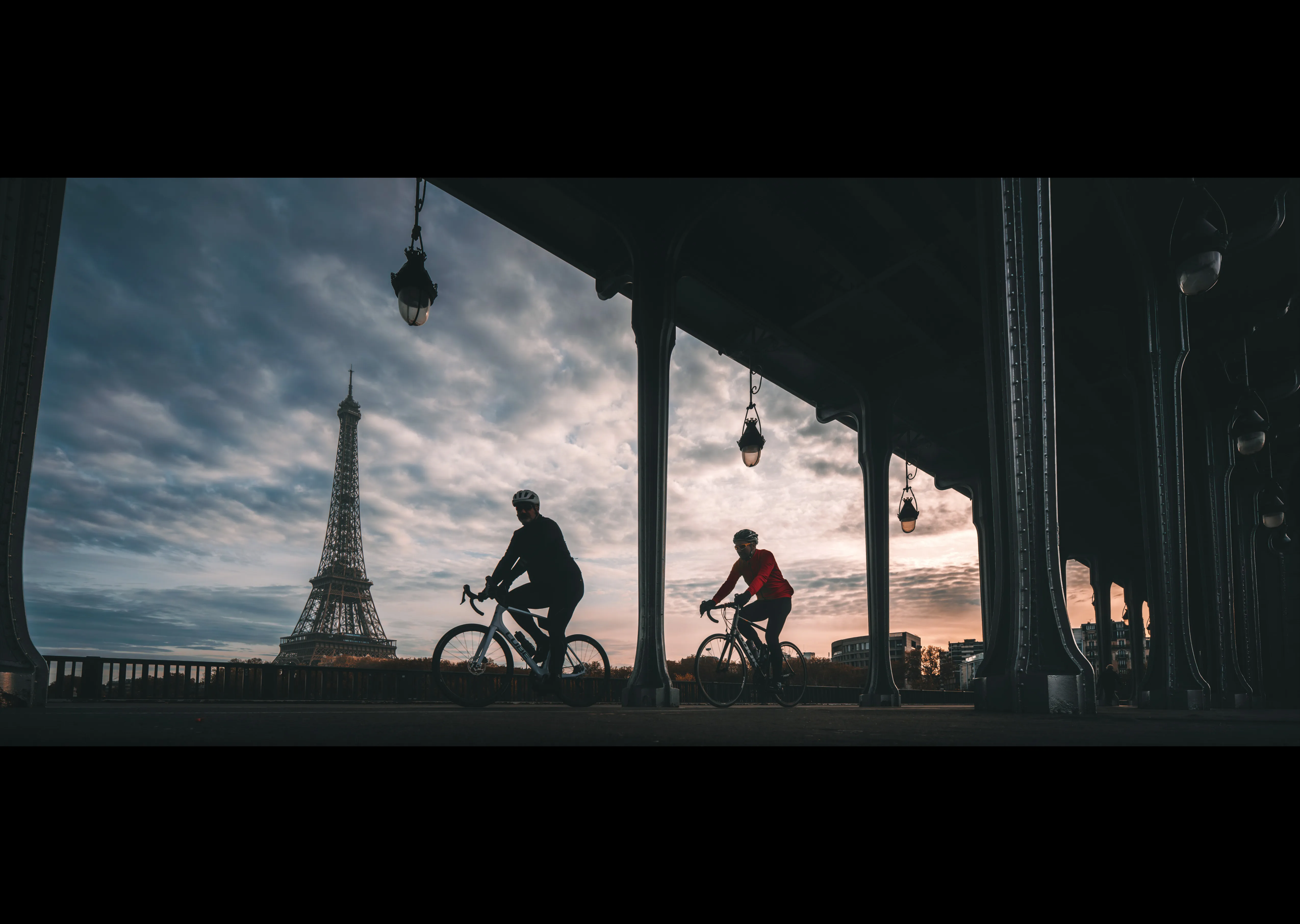 フォトブック『The Crown of Paris』 見開き 8